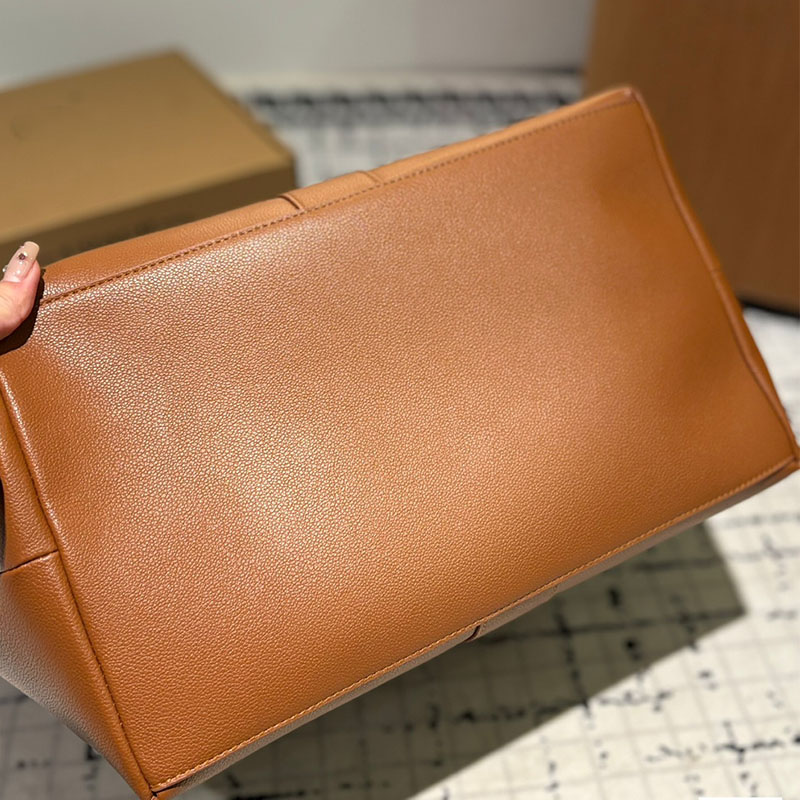 Designer Handbag High quality Luxury Bag Women s New Cinnamon Suede Shoulder Bag Fashionable Armpit Bag Outdoor Leisure Storage Bag