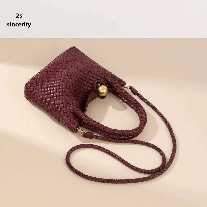 Summer aron Handheld Single Shoulder Women's New Style Handwoven High-End Feel Underarm Fashionable Crossbody Bag
