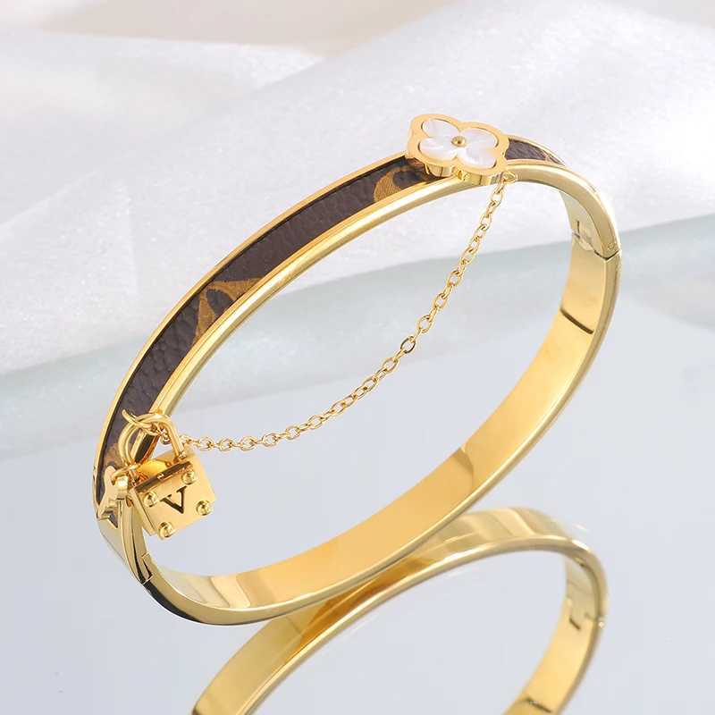 Bangle 1pcs Fashionable Lock Chain Leather Stainless Steel Personalized Design Versatile Temperament Bracelet H250115 4TTY