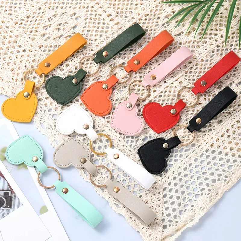 Keychains Lanyards Customized Heart Leather Keychain Print Colorful Key Chain Laser Engrave Personalize Love Couple Keyring Car Bag Accessory H250115