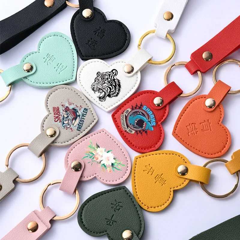 Keychains Lanyards Customized Heart Leather Keychain Print Colorful Key Chain Laser Engrave Personalize Love Couple Keyring Car Bag Accessory H250115