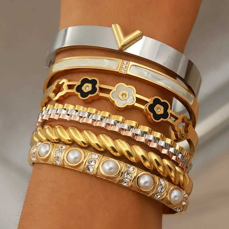 Bangle Stainless Steel Metal Flower Pearl Bangles bracelets for Women Fashion Brand Jewelry Elegant Shell Letter V Accessories H250115