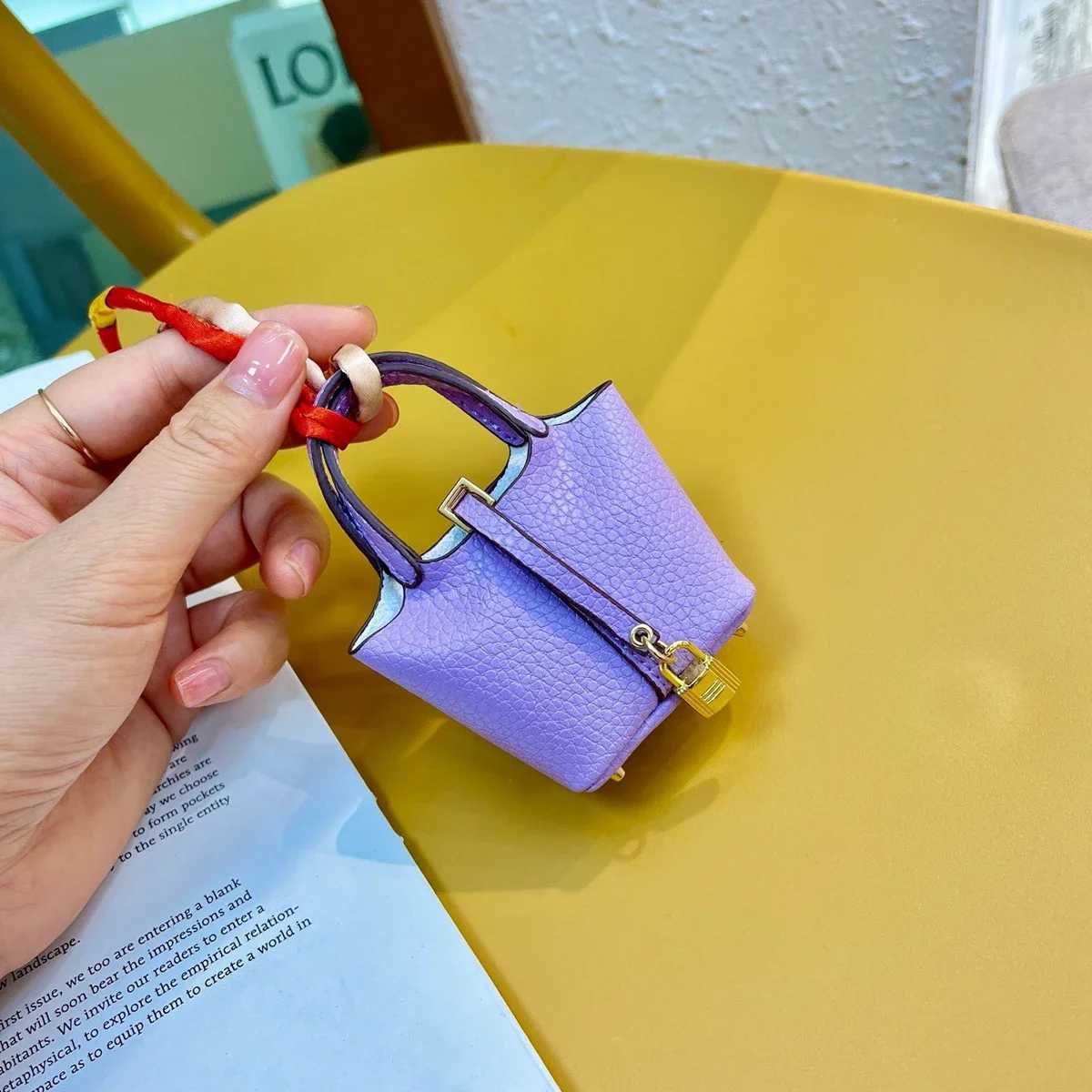 Keychains Lanyards Mini vegetable basket handbag for women fashionable bag accessory H250115