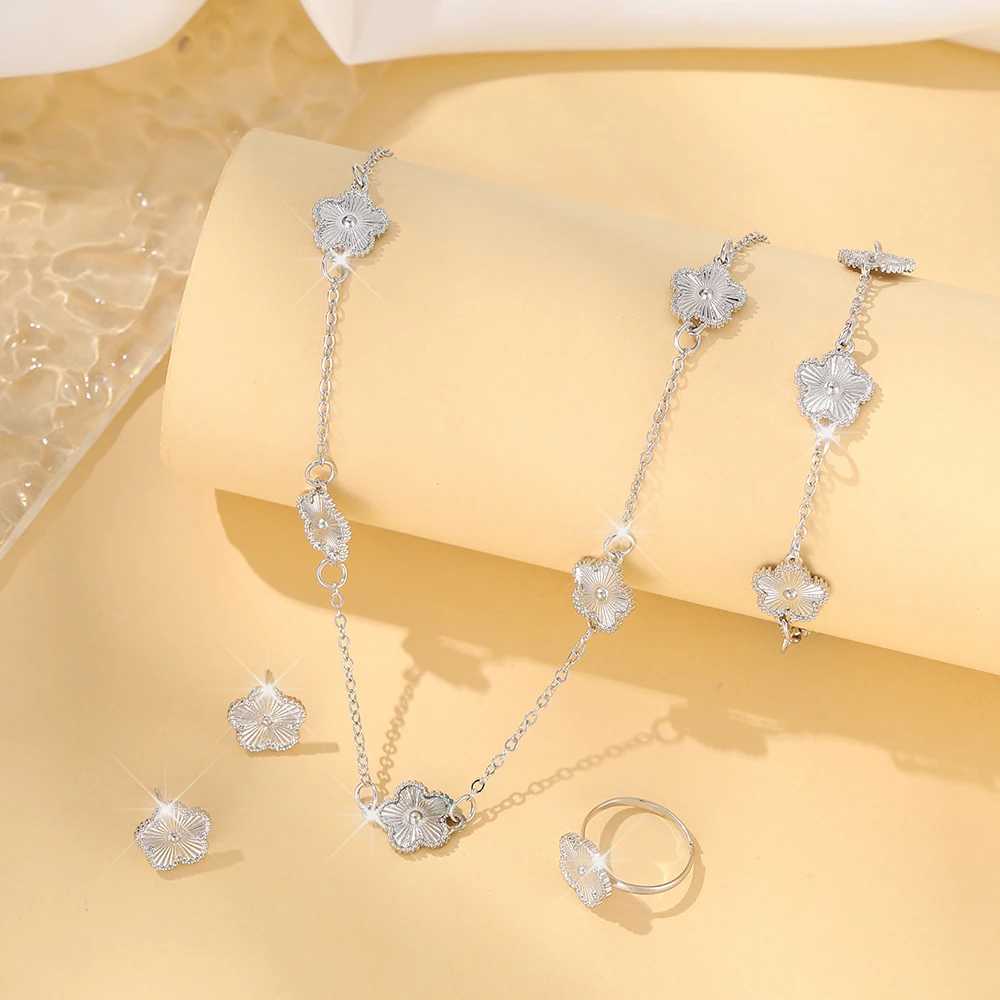 Bracelet Earrings Necklace 5 Piece Set Fashionable Elegant Rhinestone Flower Shaped Decorative Jewelry Necklaces Bracelets Ring Combinations H250115