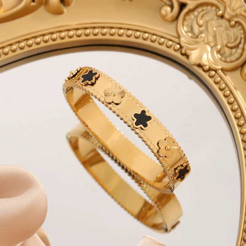 Bangle 1Pc Fashion Flower Stainless Steel Bracelet Style Vintage Hand Jewelry H250115