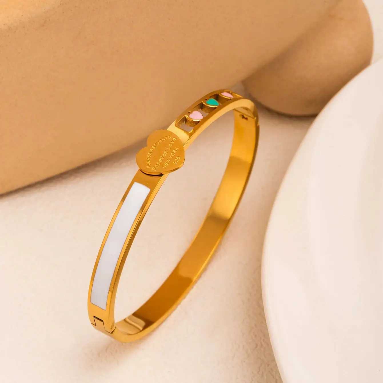 Bangle Stainless Steel Hollow Heart Womens Bracelet Cold Enamel Drip Oil Waterproof 18K Gold-Plated Jewelry H250115