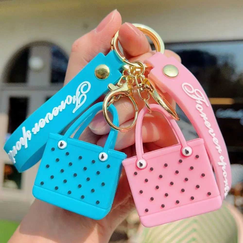 Keychains Lanyards Cute Beach Hole Bag Keychain Portable Simple Mini Car Key Chain Soft Sile Fashion Seaside Big Basket Hanging Ornaments H250115