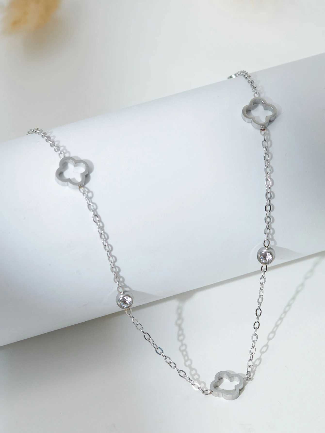 Pendant Necklaces 1Pcs Simple Stainless Steel Golden Necklace Women Clover Three Flowers Diamonds Suitable for female friends H250217