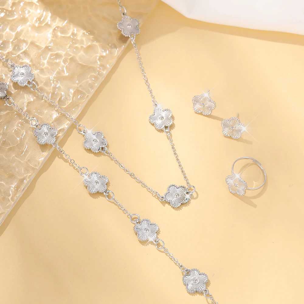 Bracelet Earrings Necklace 5 Piece Set Fashionable Elegant Rhinestone Flower Shaped Decorative Jewelry Necklaces Bracelets Ring Combinations H250115