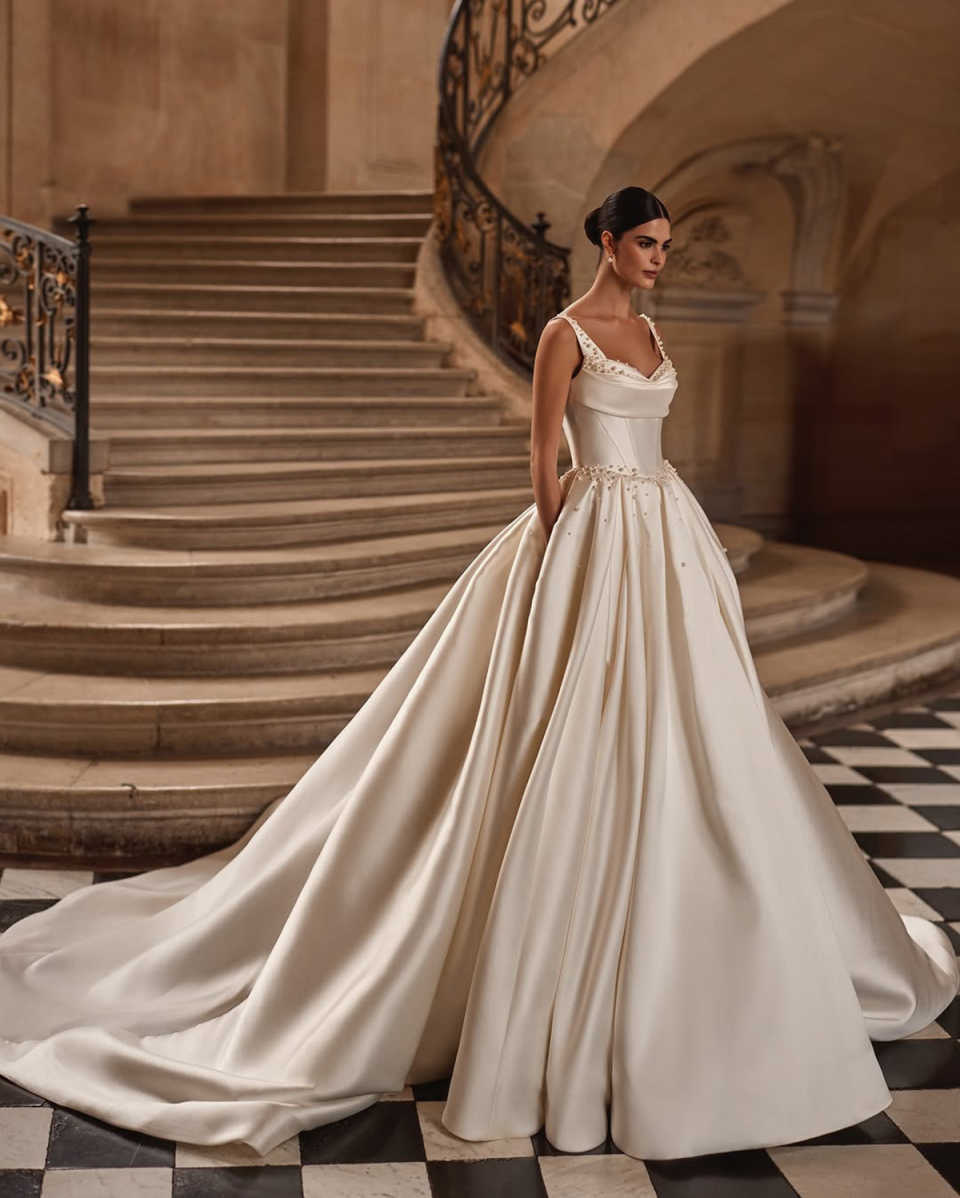 Charming A e Wedding Dresses Pearls Beading Satin Spaghetti Straps Bridal Gowns Backless Pleats Bride Dress