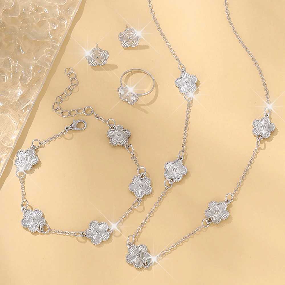 Bracelet Earrings Necklace 5 Piece Set Fashionable Elegant Rhinestone Flower Shaped Decorative Jewelry Necklaces Bracelets Ring Combinations H250115