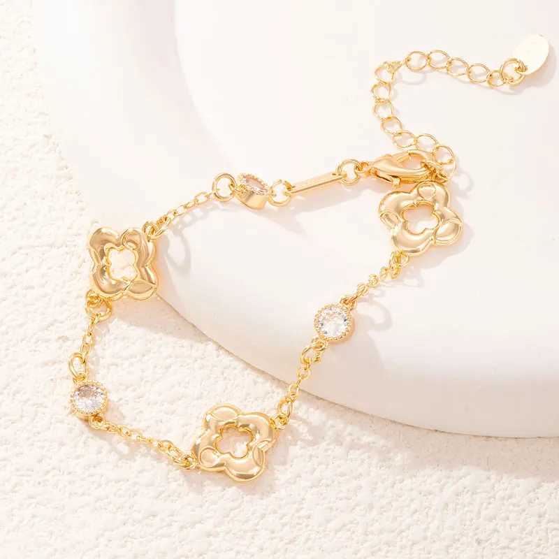 Chain New Simple Hollow Lucky Clover Adjustable Bracelet for Women Girls Rhinestone Four Leaf Bracelets Holiday Jewelry Gifts H250115