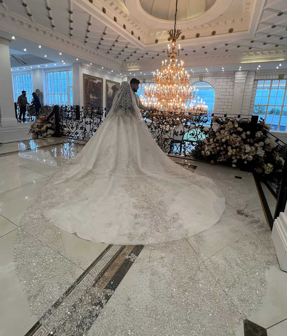 A Gorgeous E Wedding Dress For Women Sequins Beads Long Sleeves Bridal Gown Sweep Train Dresses Customized Vestido De Novia es