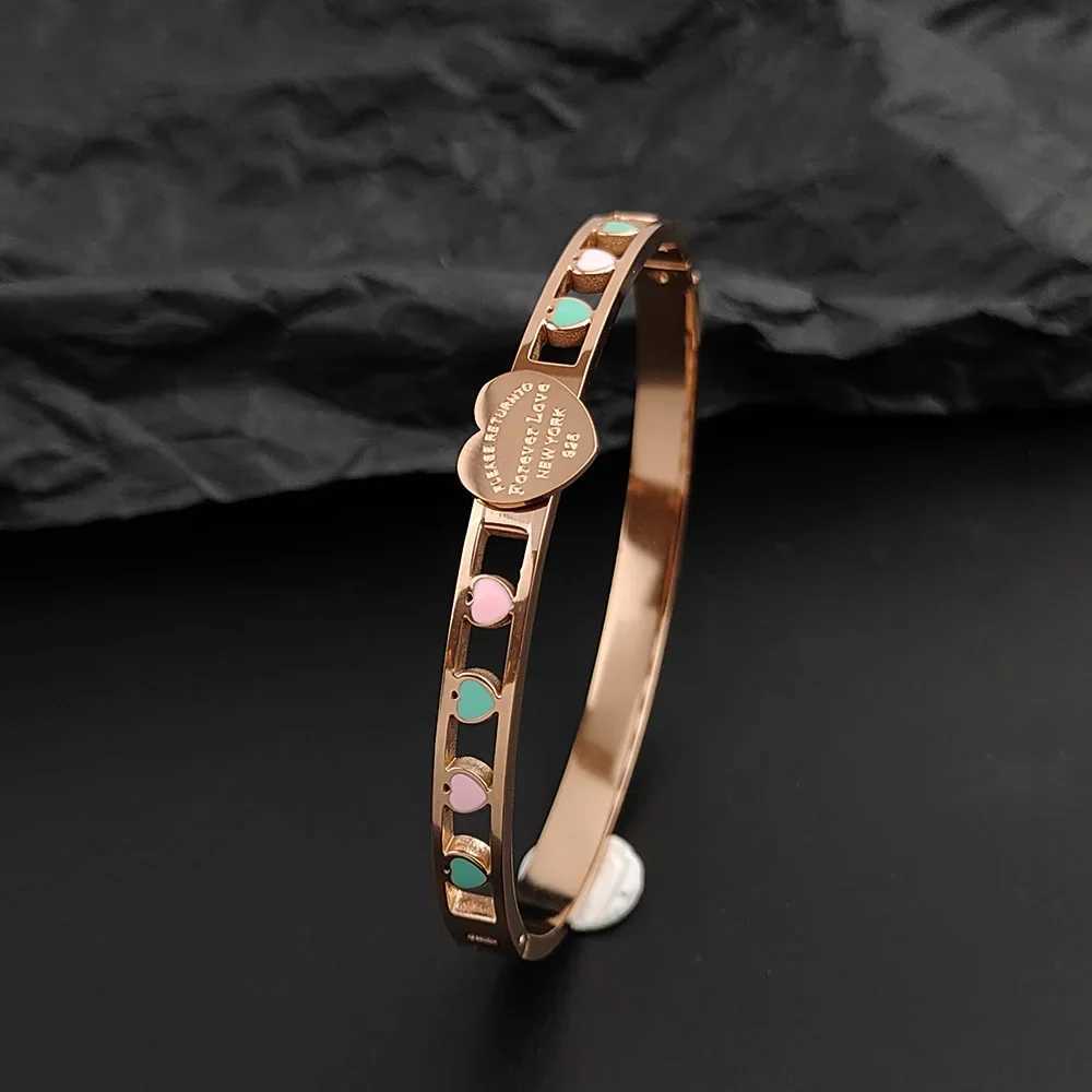 Bangle Stainless Steel Bracelet for Women Heart Shape Bracelets Hollow Design Bangles Womens Jewelry Birthday Gifts wholesale H250115