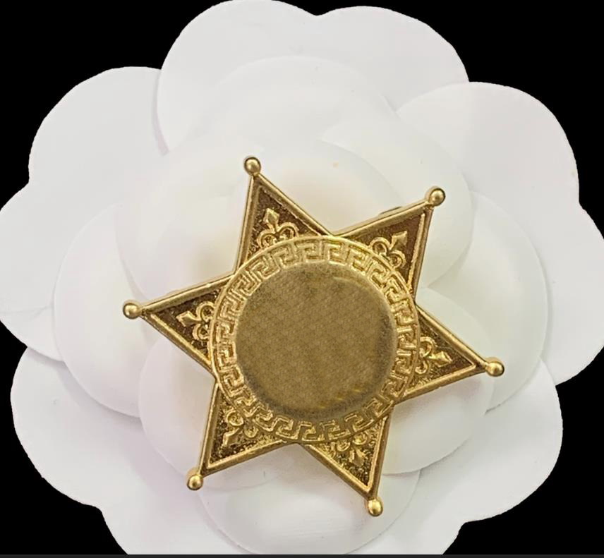 Brass gold plated popular medal brooches Banshee Medusa classic brooch Luxury vintage jewelry new designer women Pins as exquisite gift 199