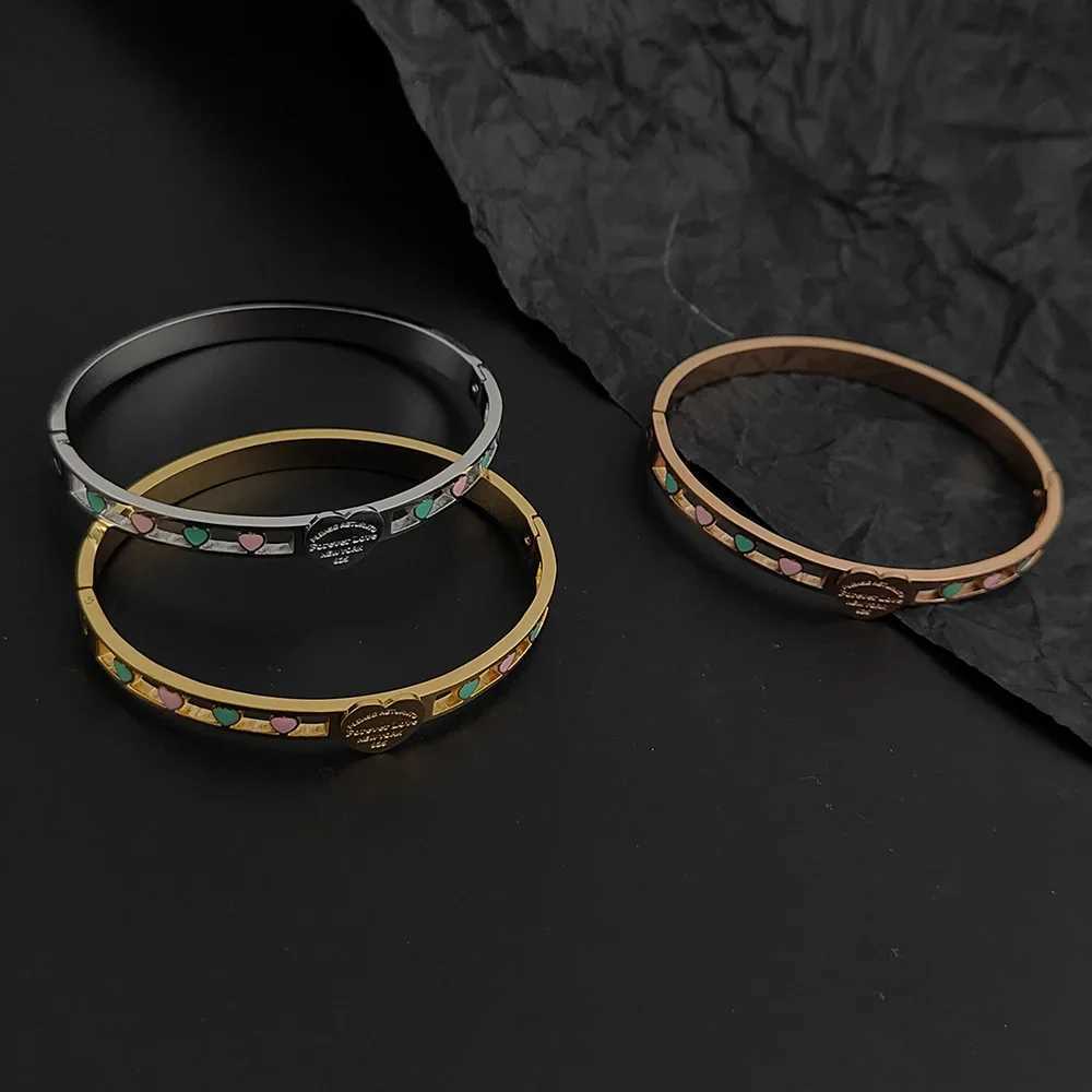 Bangle Stainless Steel Bracelet for Women Heart Shape Bracelets Hollow Design Bangles Womens Jewelry Birthday Gifts wholesale H250115