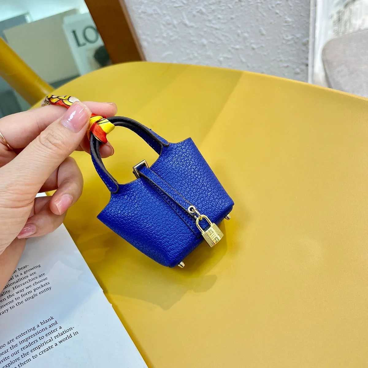 Keychains Lanyards Mini vegetable basket handbag for women fashionable bag accessory H250115