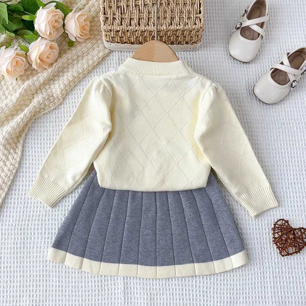 Bear Leader 37 YChildrens Clothing Winter Sweater Long Sleeved Letter Printed Round Neck Toppleated Aline Skirt 2piece Sets L2509263PZ7