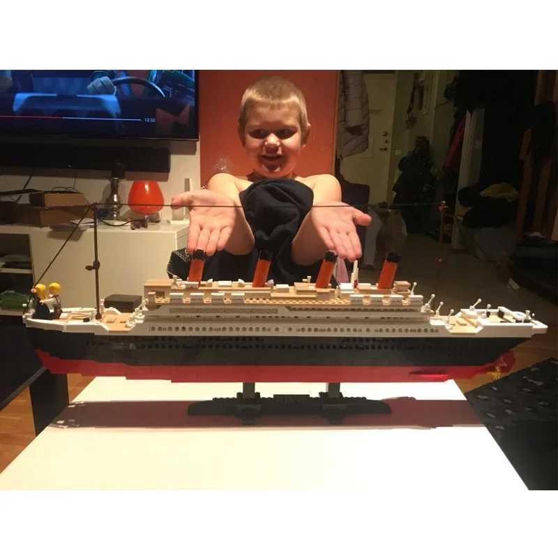 Free shipping RMS Titanic Cruise Boat Ship Blocks Sets10294 Compatible Bricks In Model Building Kits 3D Hobbies For Children Toys