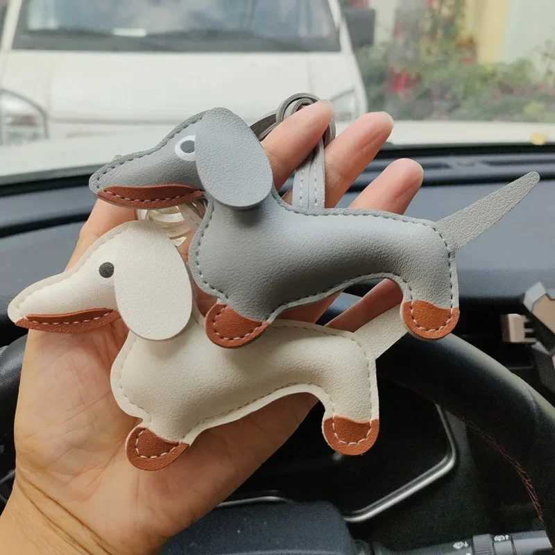 Keychains Lanyards 2025 Fashion Car Dachshund Dog Keychain PU Leather For Women Bag Pendant Jewelry Trinket Key Ring Holder Gift H250115