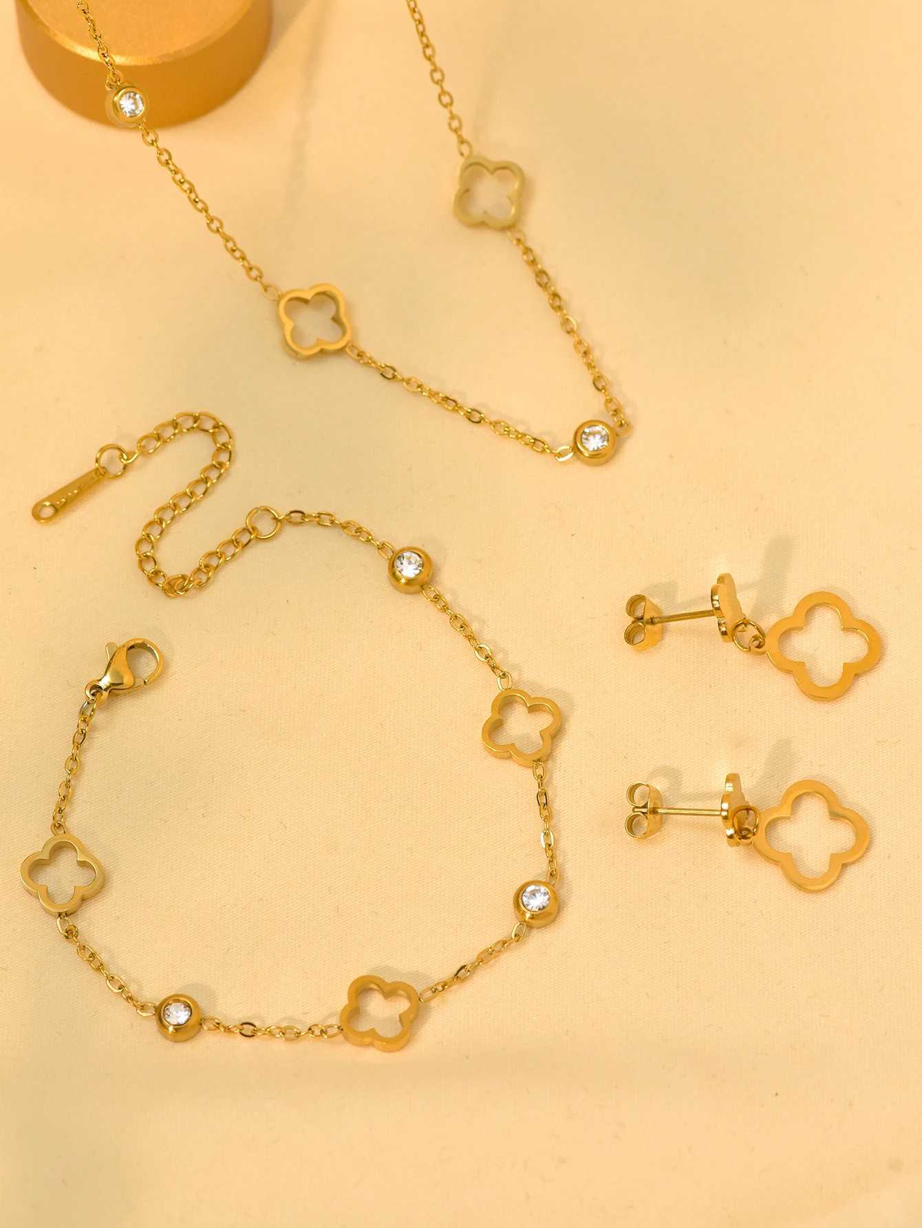 Pendant Necklaces 1 Piece Popular Lucky Stainless Steel Hollowed Out Flower Bracelet Necklace Ladies Fashion Jewelry for Daily Party Wear H250217