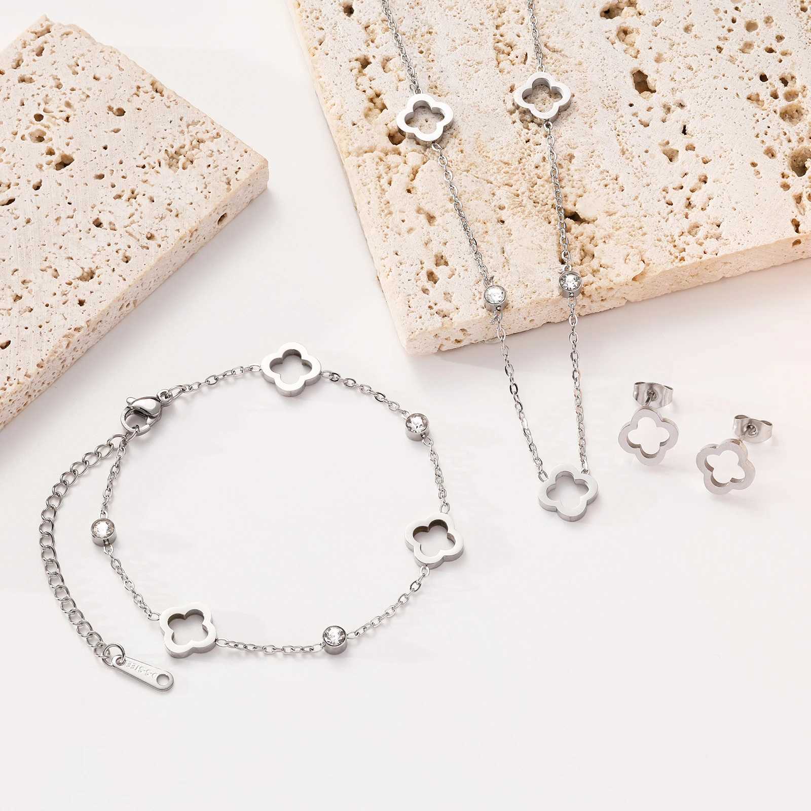 Chain 4 Pieces of Personalized Simple Stainless Steel Zircon Four-Leaf Flower Necklace Bracelet Earrings for Women Versatile Party Gift Set H250115