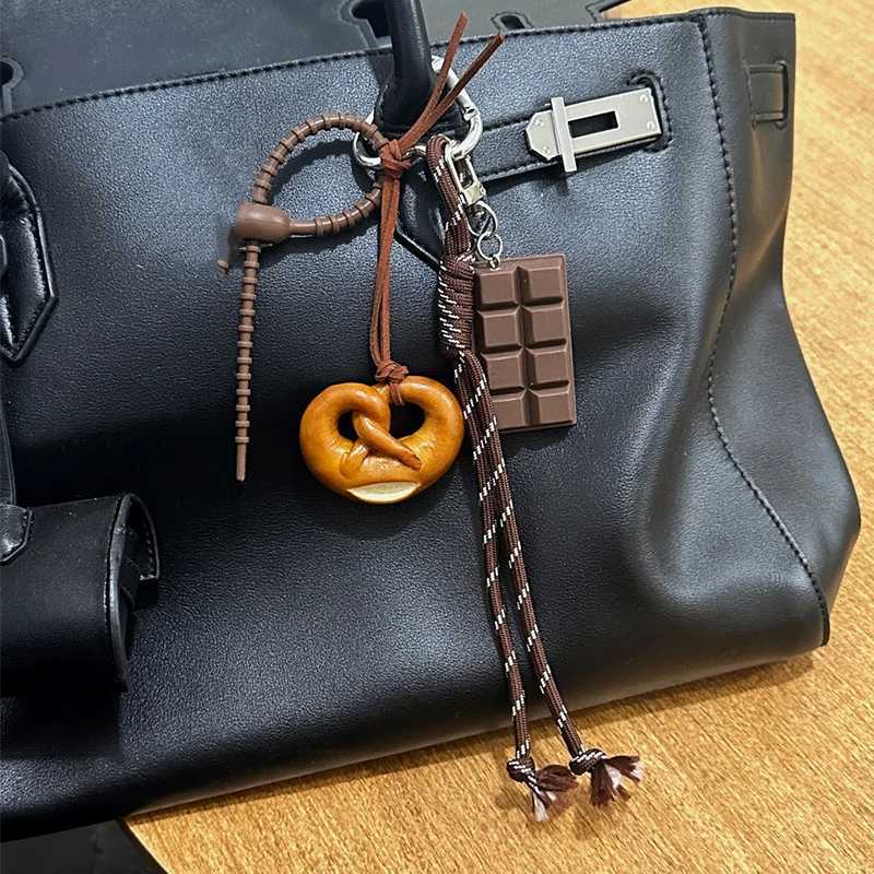 Keychains Lanyards Lovely Exquisite Braided Rope Alkali Bread Bag Hang Chocolate Spring Buckle Pendant Senior Sense H250115
