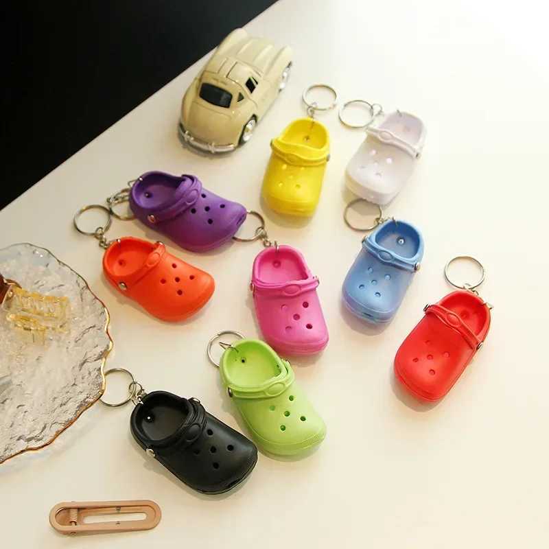 Keychains Lanyards A cute mini shoe keychain creative pendant bag accessories car jewelry gift H250115