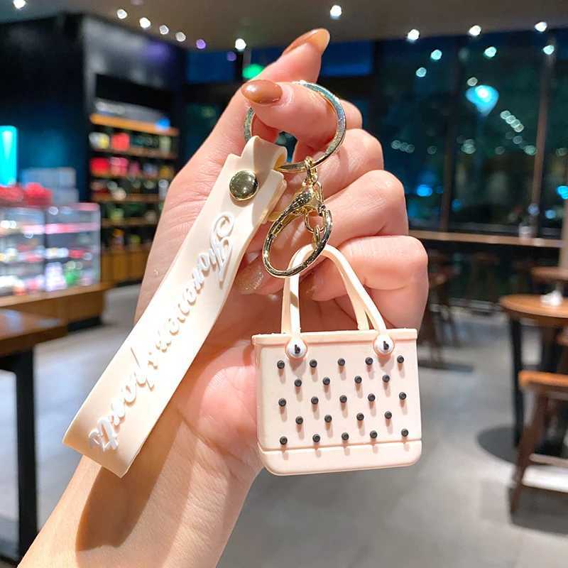 Keychains Lanyards DIY Cute Beach Hole Bag Keychain Portable Simple Mini Car Key Chain Soft Sile Fashion Seaside Big Basket Hanging Ornaments H250115