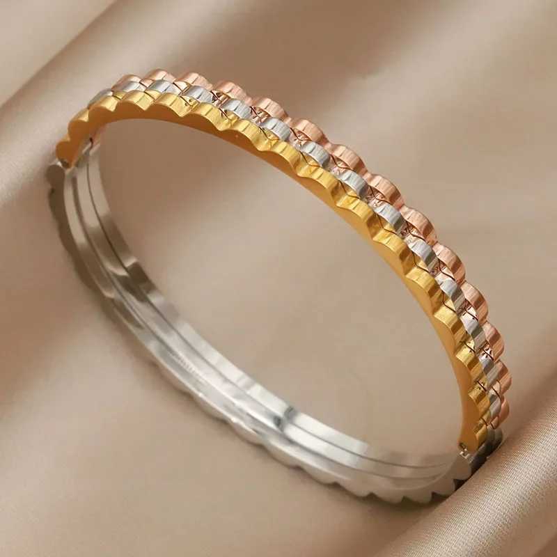 Bangle Stainless Steel Metal Flower Pearl Bangles bracelets for Women Fashion Brand Jewelry Elegant Shell Letter V Accessories H250115