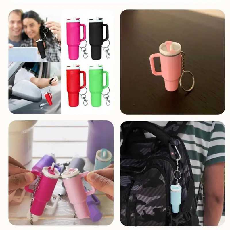 Keychains Lanyards Mini Stanleys Cups Keychain With Straw Pendant Cute Tumbler Key Ring Handbag For Water Bottle Accessories H250115