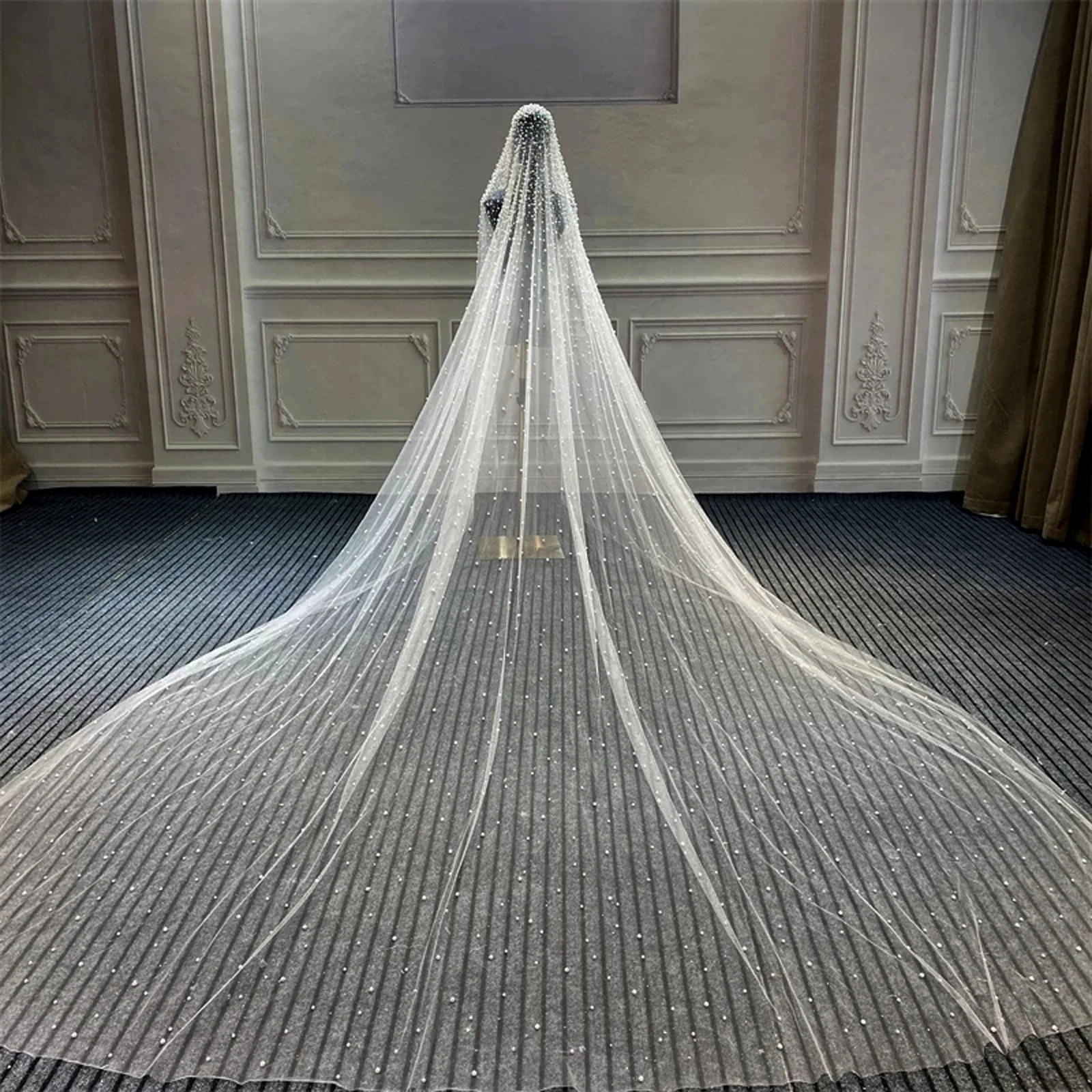 V139 Beaded Bridal Veils Long Royal Cathedral Length Veil Wide Wedding Veils with Comb Wedding Accessories250108