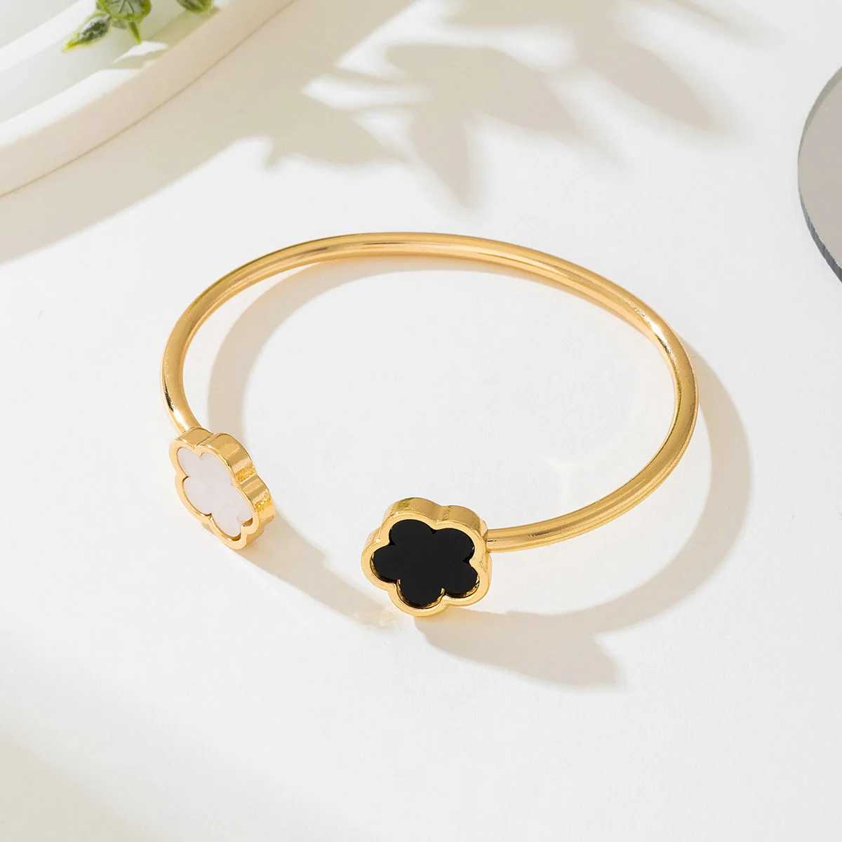 Bracelet Earrings Necklace 6 Pcs/Set Fashion Temperament Simple Metal Colorful Stitching Chain Five Leaf Flower Pendant Open Mouth Bracelets Jewerly S