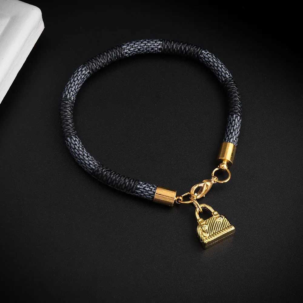 Bangle New Fashion Leather Bracelet Lock Accessories Couple Gift Personality Punk Style H250115