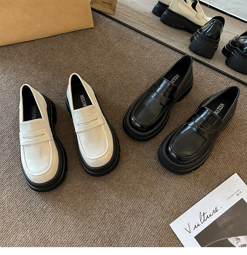White Japanese vintage small leather shoes women 2025 spring new thick soled thick heels Mary Jane shoes French single shoes