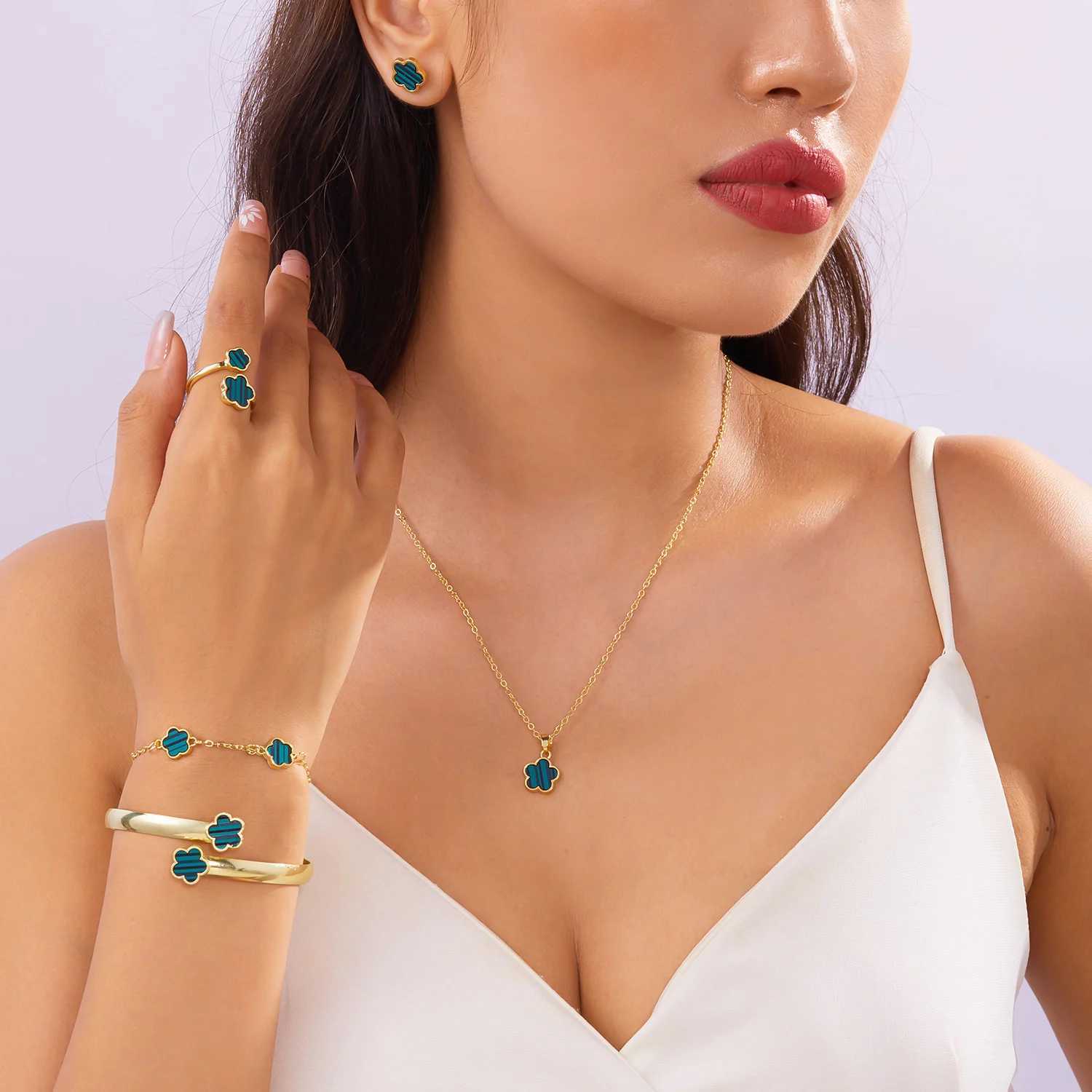 Bracelet Earrings Necklace 5 PCS Five Leaf Flower Combination Jewelry Set For Women Good Luck Ring Bangle Daily Party H250115