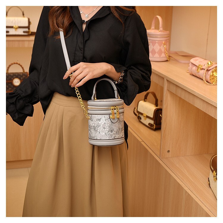 Popular Printed Cydrical For Women's New Fashion Trend High-End Tion Internet Red Portable Bucket Bag