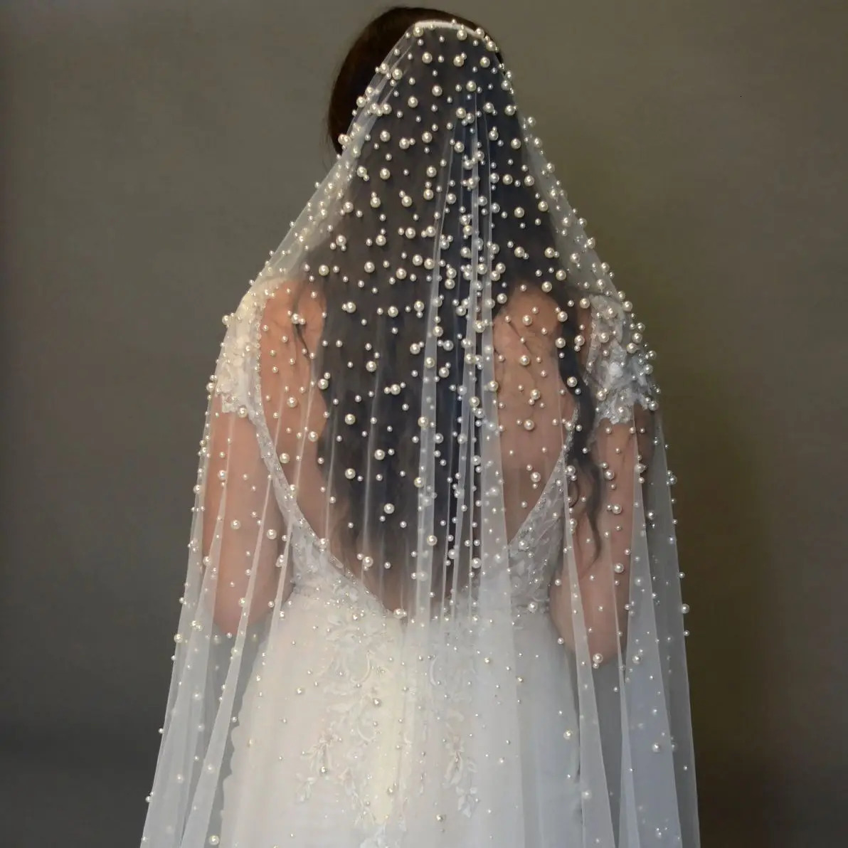 V139 Beaded Bridal Veils Long Royal Cathedral Length Veil Wide Wedding Veils with Comb Wedding Accessories250108