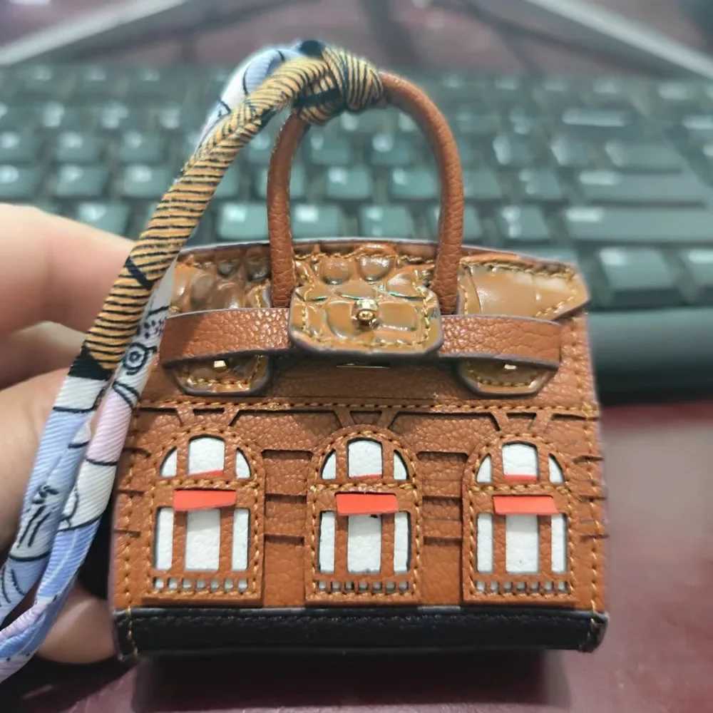 Keychains Lanyards House-shaped mini earphone bag keychain womens charm H250115