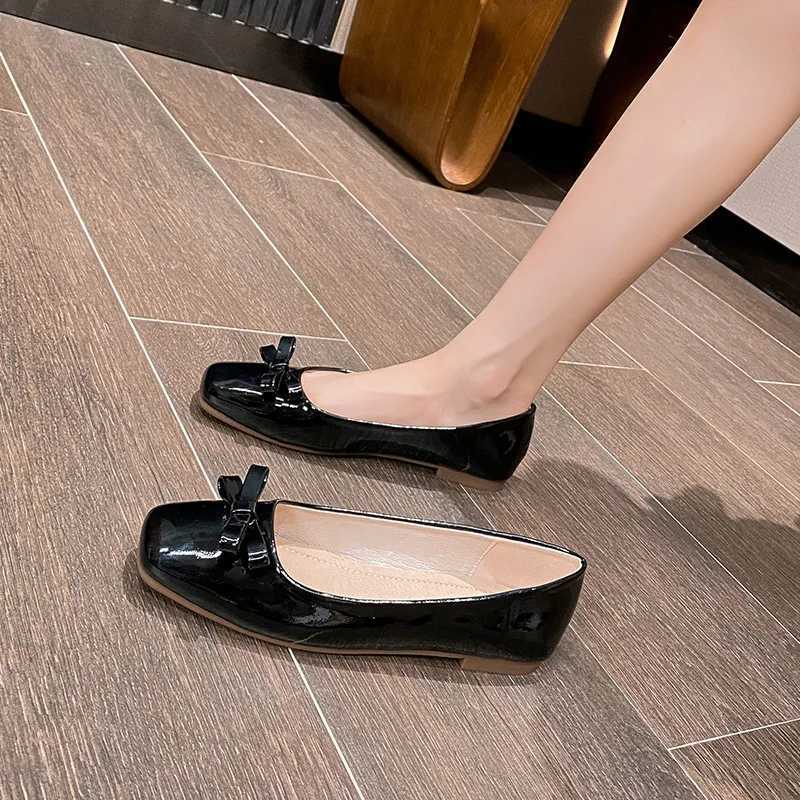Elegant Ladies Sier Bowtie Flat Shoes Wan Slip Square Toe Loafers Size 34-43 Female Ballet Dancer Dress Moccasins Y250115
