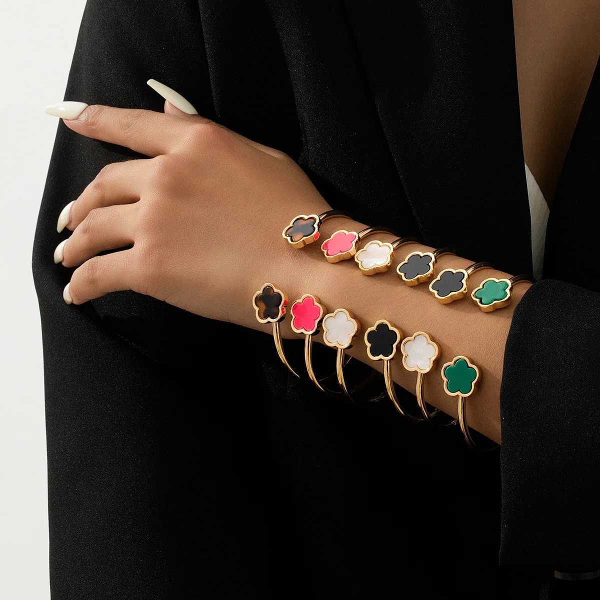 Bracelet Earrings Necklace 6 Pcs/Set Fashion Temperament Simple Metal Colorful Stitching Chain Five Leaf Flower Pendant Open Mouth Bracelets Jewerly S
