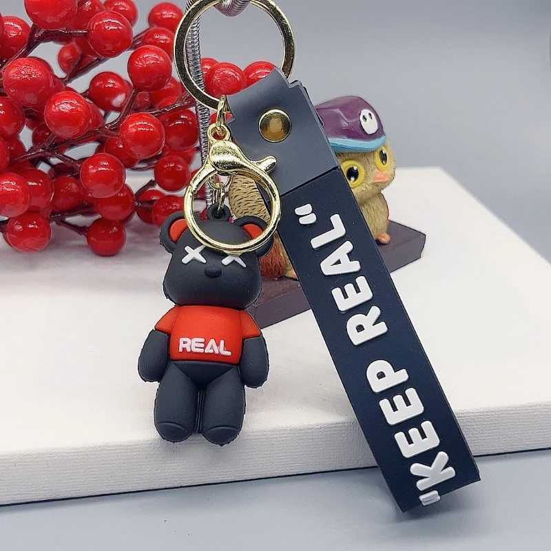 Keychains Lanyards Cartoon Tide Cool Bear Car Keychain Fashion Student School Bag Accessories Small Gifts Pendant Birthday Gift H250115