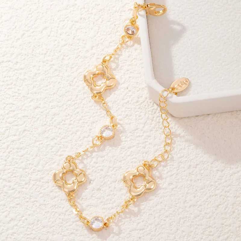 Chain New Simple Hollow Lucky Clover Adjustable Bracelet for Women Girls Rhinestone Four Leaf Bracelets Holiday Jewelry Gifts H250115