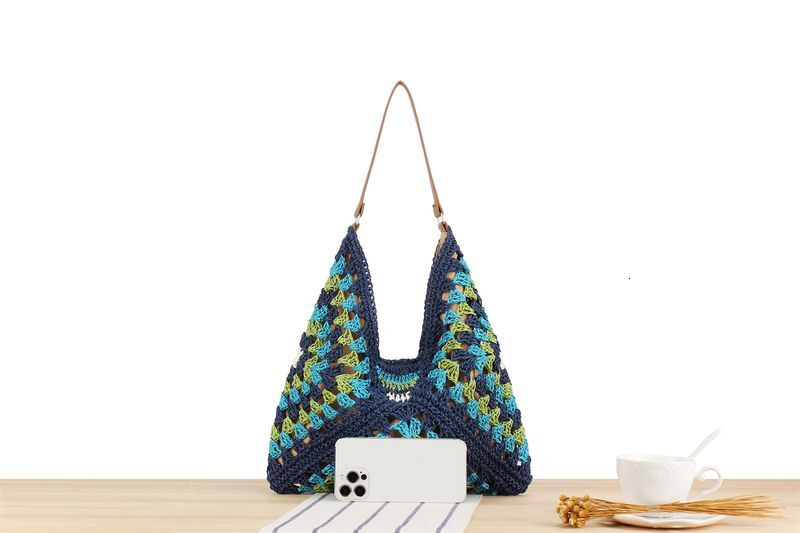 New Shoulder Popular Large-Capacity Woven Versatile Straw Bags, Fashionable Women's Bags For Vacation And Commuting.