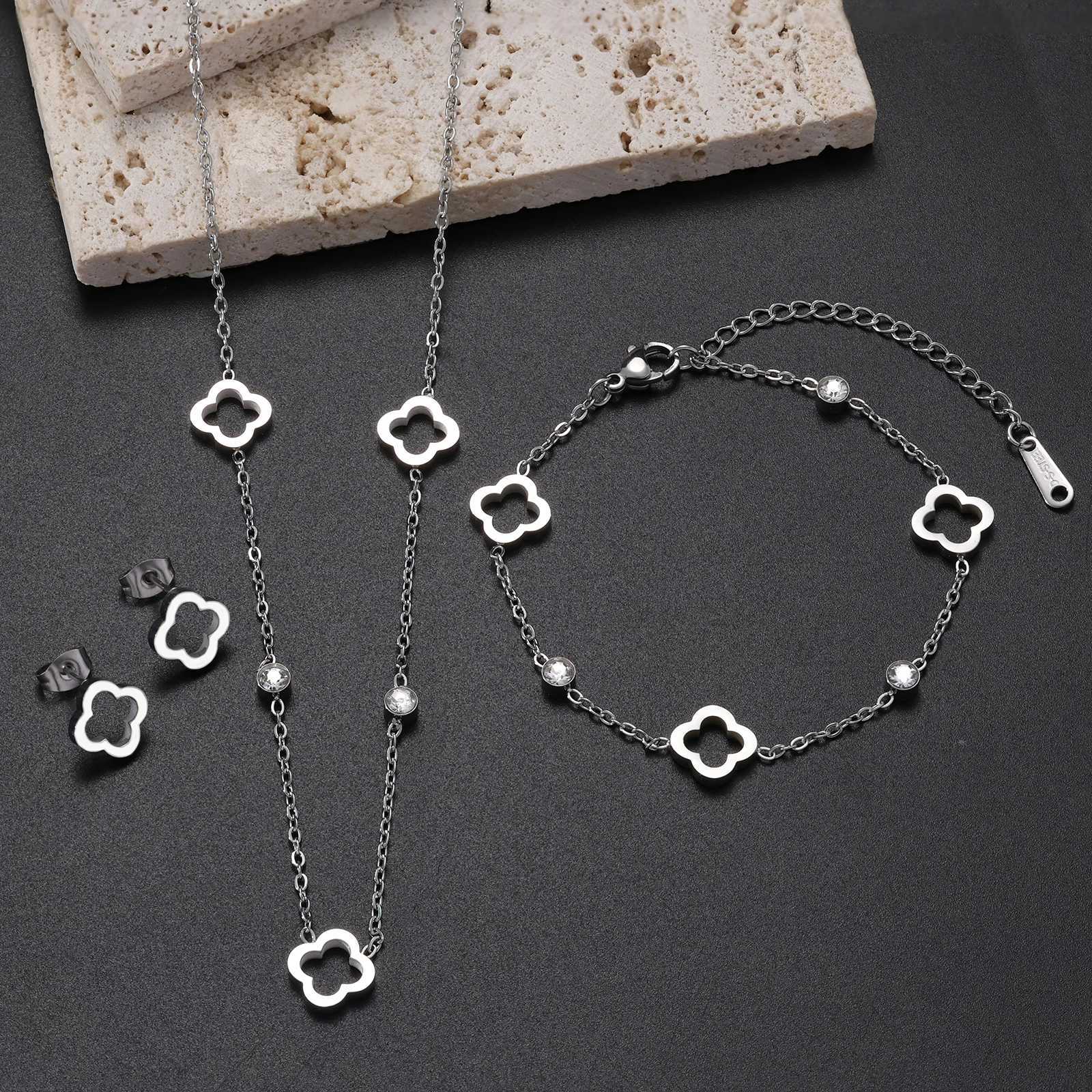 Chain 4 Pieces of Personalized Simple Stainless Steel Zircon Four-Leaf Flower Necklace Bracelet Earrings for Women Versatile Party Gift Set H250115