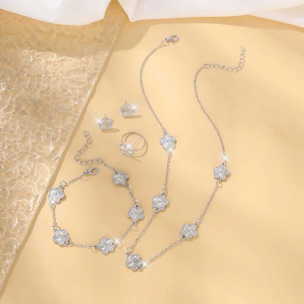 Bracelet Earrings Necklace 5 Piece Set Fashionable Elegant Rhinestone Flower Shaped Decorative Jewelry Necklaces Bracelets Ring Combinations H250115
