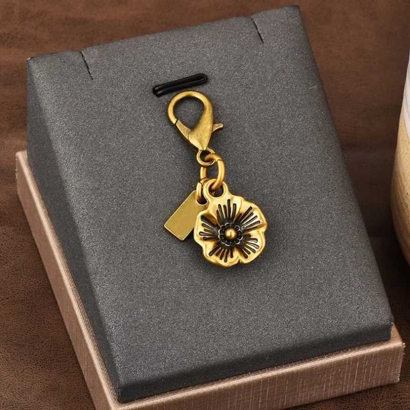 Keychains Lanyards Exquisite High-end Bear Cherry Butterfly for Women Y2k Bag Pendant Car Key Chains Jewelry Gift Decoration Accessories H250115