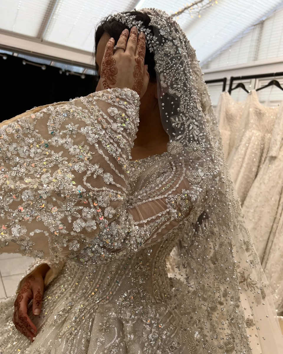 A Gorgeous E Wedding Dress For Women Sequins Beads Long Sleeves Bridal Gown Sweep Train Dresses Customized Vestido De Novia es
