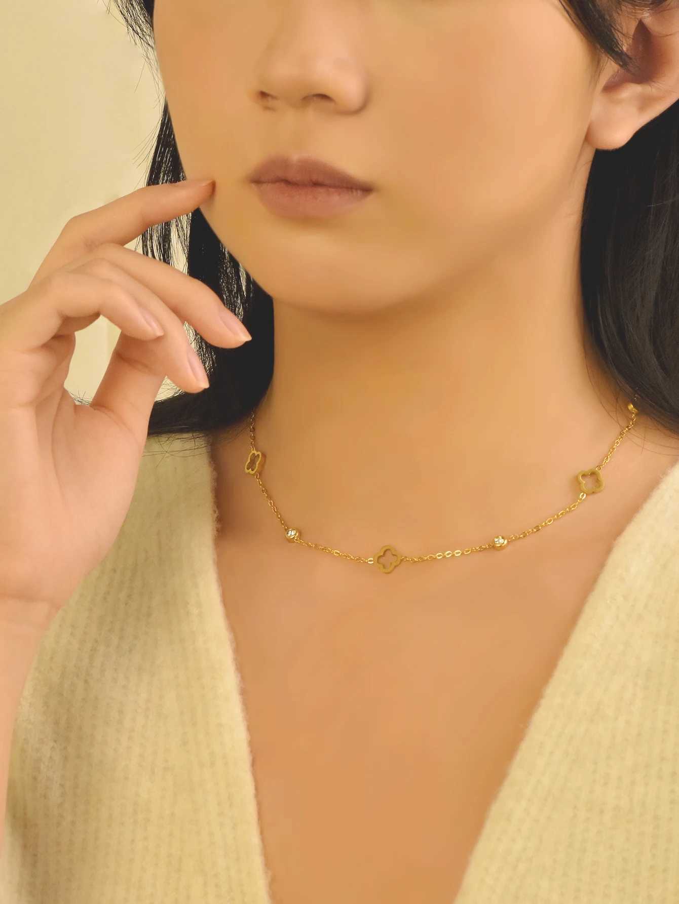Pendant Necklaces 1Pcs Simple Stainless Steel Golden Necklace Women Clover Three Flowers Diamonds Suitable for female friends H250217