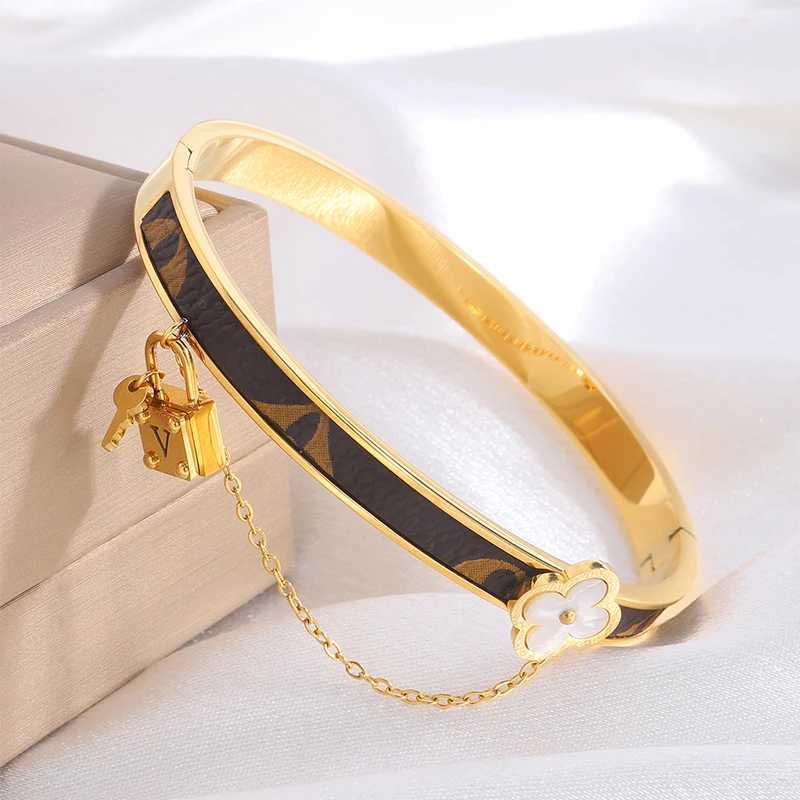 Bangle 1pcs Fashionable Lock Chain Leather Stainless Steel Personalized Design Versatile Temperament Bracelet H250115 4TTY